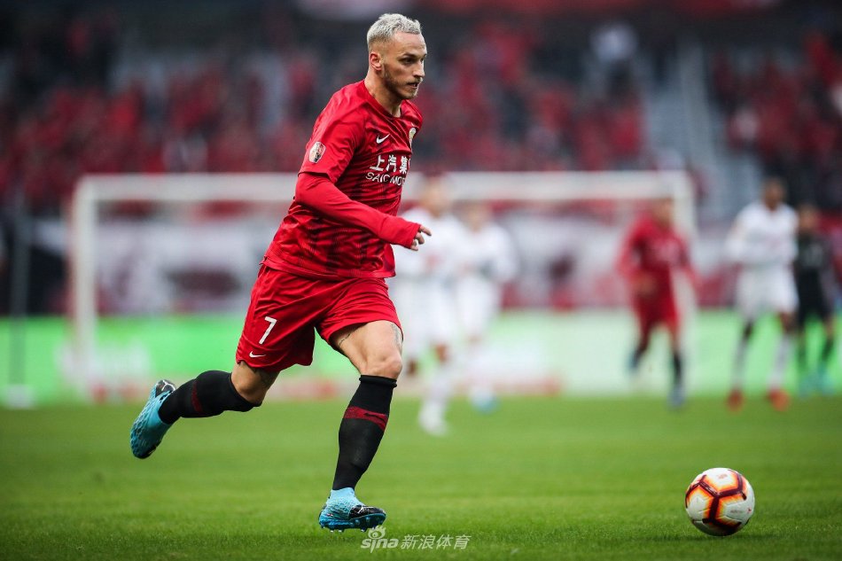 路上稳步前 路上稳步前