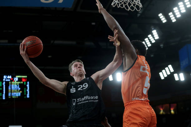 上赛季开赛至今凯恩联赛打进58球助攻16次，德甲唯一.