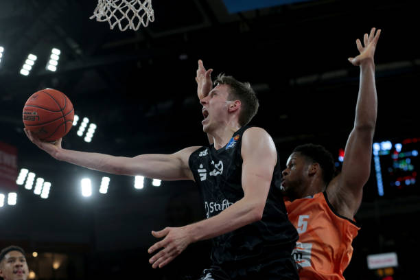 利好杨瀚森？罗威深陷交易流言或将离队：湖人成头号热门下家勇士第二